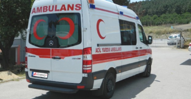 Otobüs İle Vinç Yüklü Kamyon Çarpıştı: 17 Yaralı