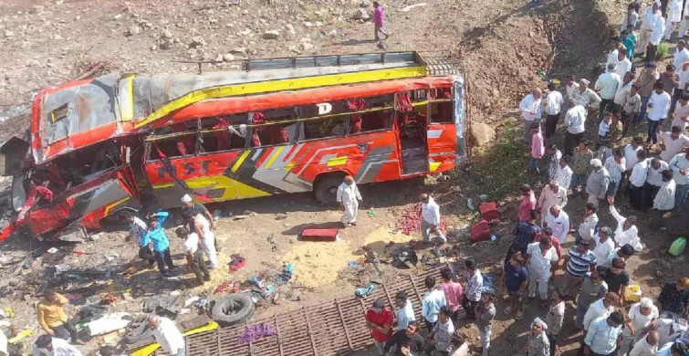 Otobüs köprüden uçtu: 20’nin üzerinde ölü var