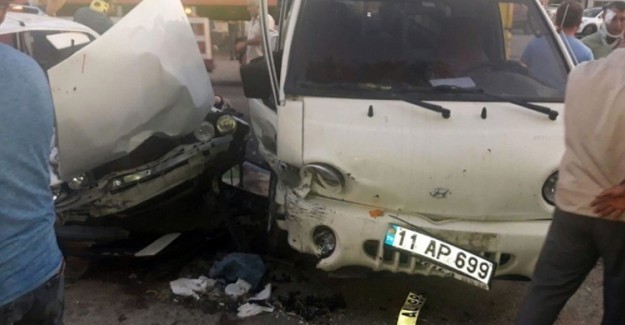 Otomobil İle Kamyonet Çarpıştı: 6 Yaralı!