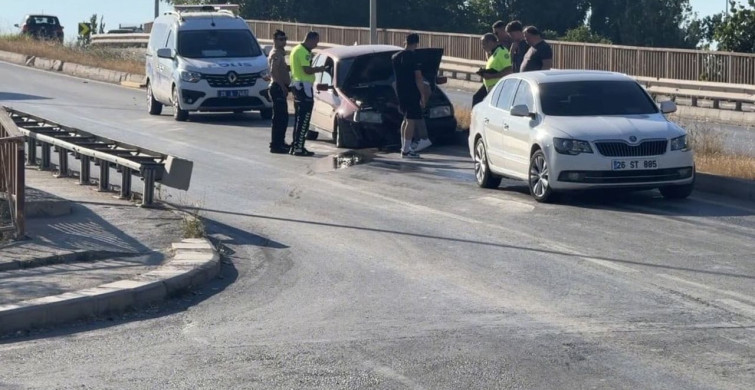 Otomobil refüje çıktı, yola dökülen yağ trafiği tehlikeye düşürdü