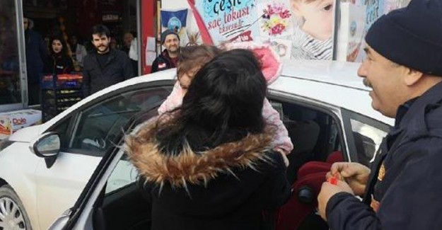 Otomobilde Mahsur Kalan Bebek Böyle Kurtarıldı!