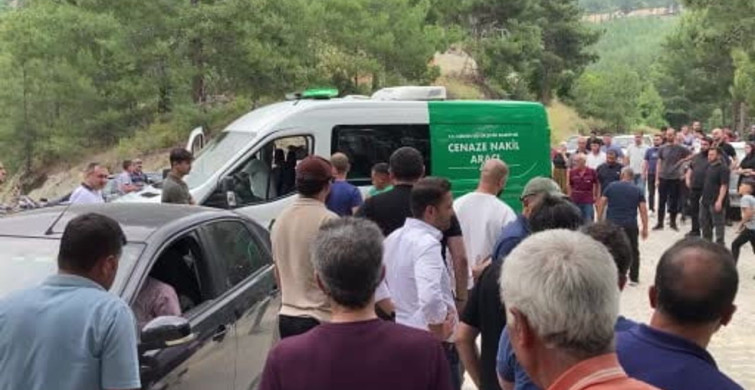 Otomobilin çarptığı avukat cübbesiyle son yolculuğuna uğurlandı