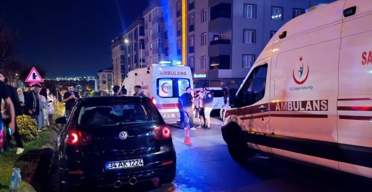 Otomobilin Yaya Geçidinde Kadınlara Çarpma Anı Güvenlik Kamerasında