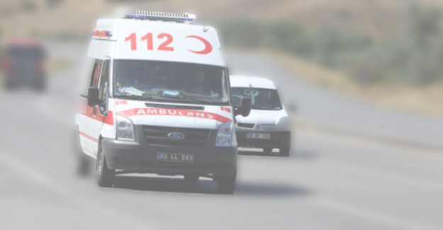 Otomobiller Kafa Kafaya Çarpıştı: 4 Yaralı