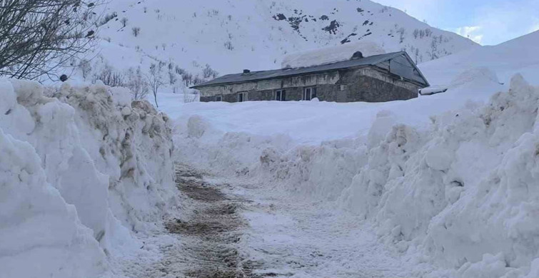 Ovacık'ta Kış Koşulları Devam Ediyor
