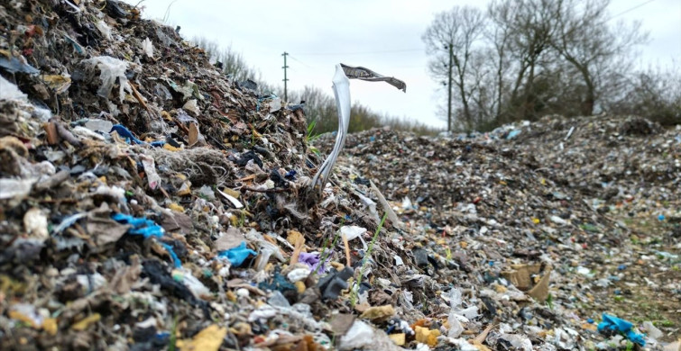Oxfordshire'de Yüzlerce Ton Kaçak Atık: Çevresel Endişeler Artıyor