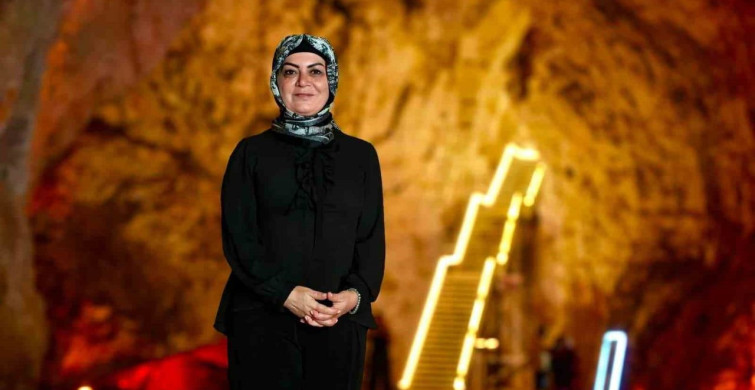 Oylat Mağarası'nın yıl boyu sabit sıcaklığıyla ziyaretçilerini etkilemeye devam ediyor