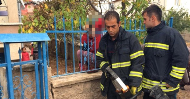Oyun Oynarken Koluna Korkuluk Demiri Saplandı