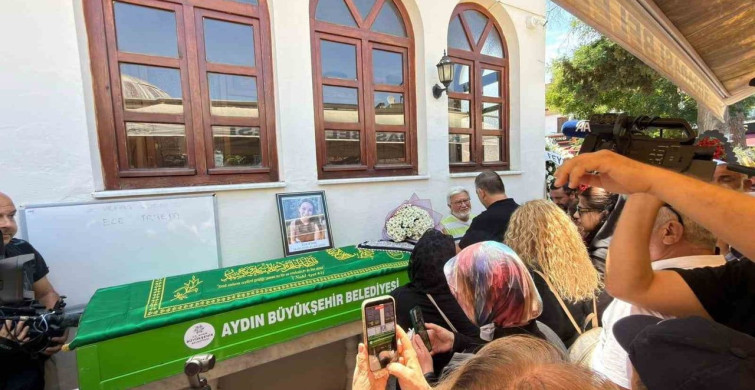 Oyuncu Ece İrtem'in cenazesi camiye getirildi