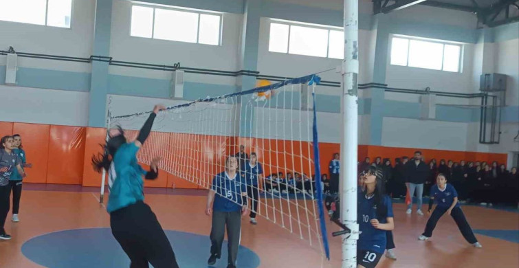 Özalp’te Liseler Arası Voleybol Turnuvası Rüzgarı