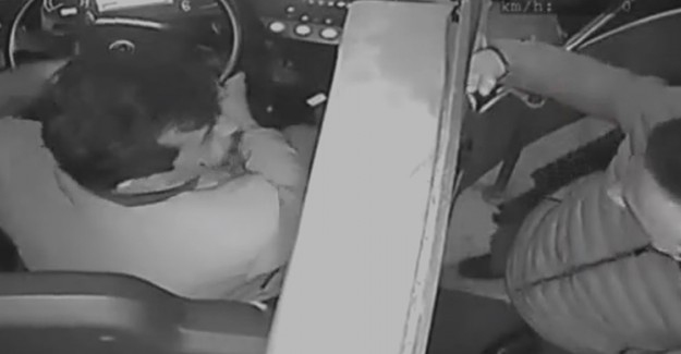 Özel Halk Otobüsünde Kavga! Yolcu İle Şoför Birbirine Girdi