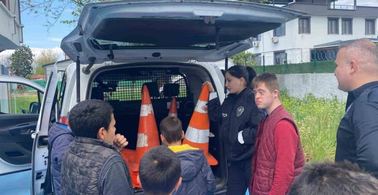 Özel Öğrencilerden Polislere Anlamlı Sürpriz