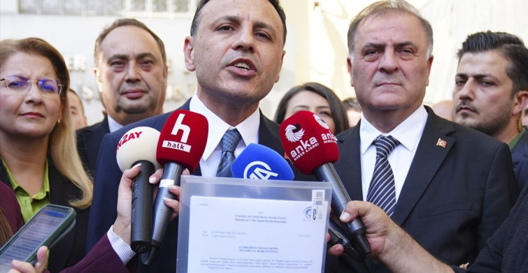Özgür Çelik, CHP İstanbul İl Başkanlığı Mazbatasını Aldı