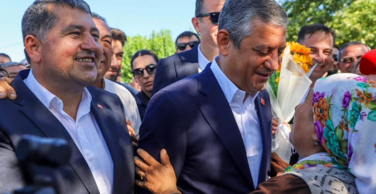 Özgür Özel Bayındır'da üreticilerle buluştu
