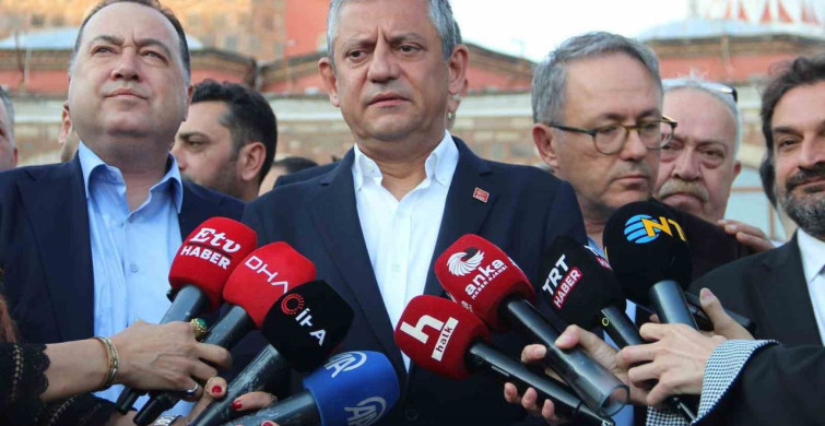 Özgür Özel Bayram Namazını Memleketi Manisa'da Kıldı