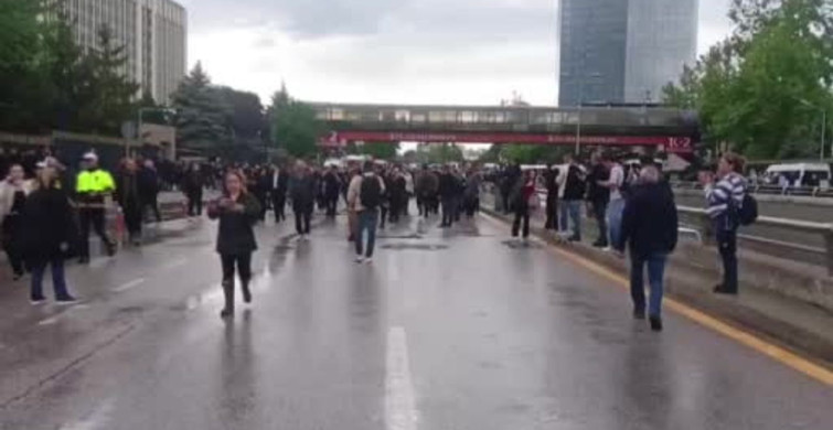 Özgür Özel Meclise Yürüyüşe Geçti