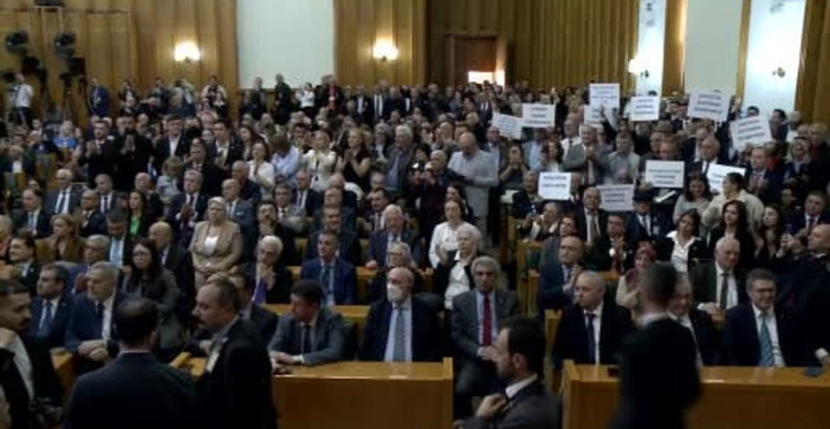 Özgür Özel'den Polis Çalışma Saatleri ve Ara Seçim Üzerine Açıklamalar