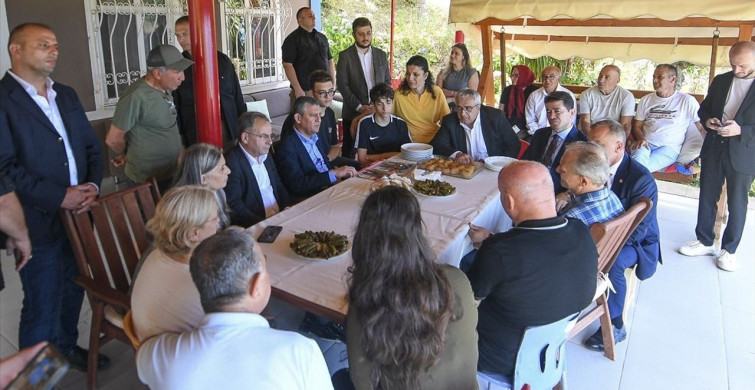 Özgür Özel'den TEB Eski Genel Sekreteri Çağlar'a Taziye Ziyareti