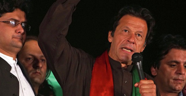 Pakistan Cumhurbaşkanı İmran Khan'ın Ofisinde Yangın Çıktı