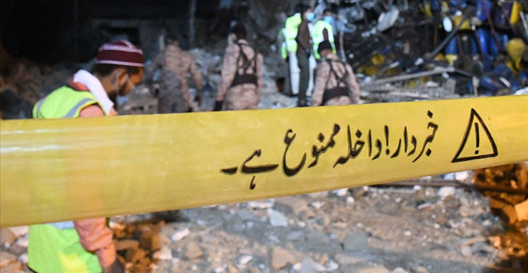 Pakistan'da Bomba Patladı! 5 Ölü, 2 Yaralı