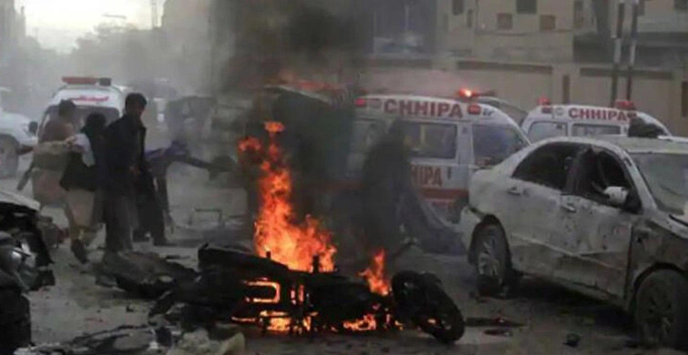 Pakistan'da Bombalı Saldırı Paniği!