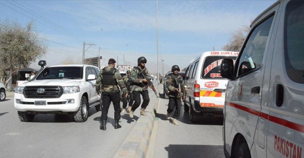 Pakistan'da Camide Patlama: 4 Ölü, 20 Yaralı