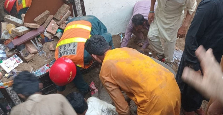 Pakistan'da dershanenin çatısının çökmesi sonucu 14 çocuk hayatını kaybetti