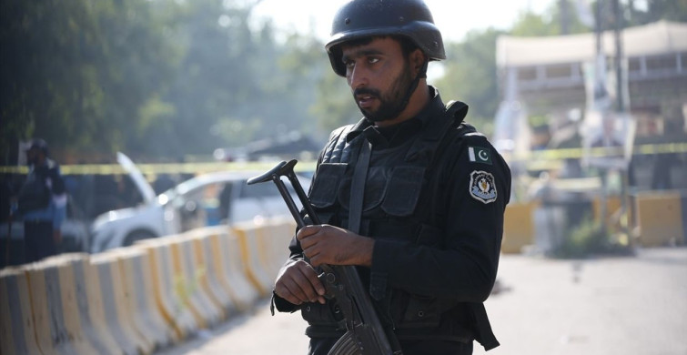 Pakistan'da İntihar Saldırısı: 12 Ölü, 21 Yaralı