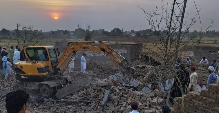 Pakistan'da Karakola Bombalı Saldırı: Can Kaybı Yükseliyor
