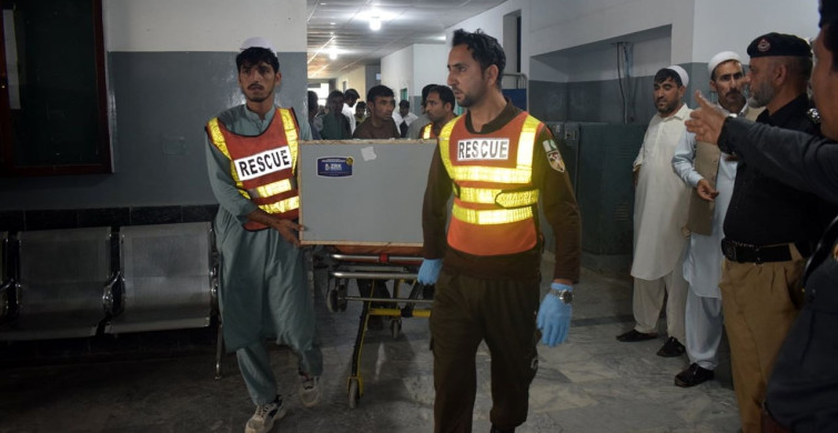 Pakistan'da Patlama: 7 Polis Memuru Hayatını Kaybetti