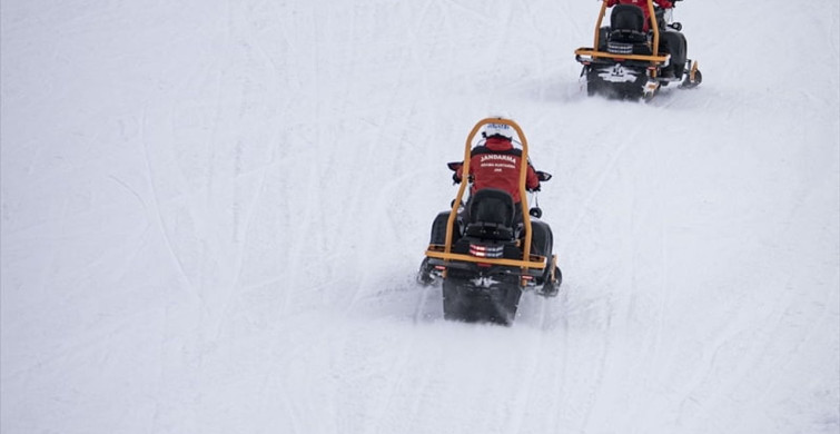 Palandöken Kayak Merkezi'nde Jandarma Ekipleri Yoğun Mesai Veriyor