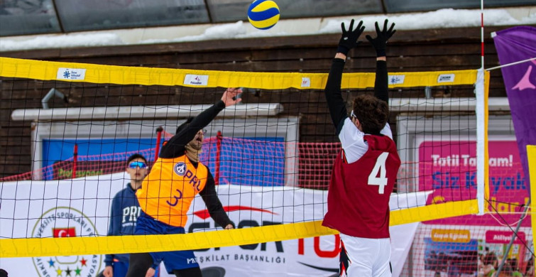 Palandöken'de Kar Voleybolu Şampiyonası Devam Ediyor