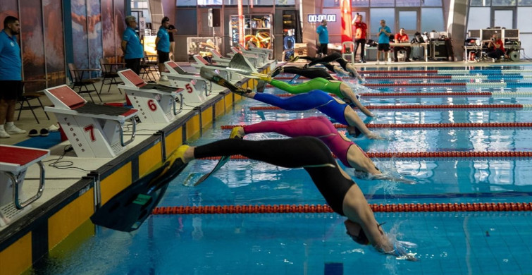 Paletli Yüzme Şampiyonası Sakarya'da Başladı