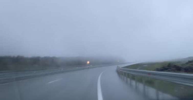 Pamuk Geçidinde Yoğun Sis ve Sağanak Yağış Zorluk Yarattı