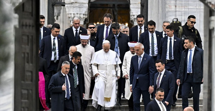 Papa 14. Leo İstanbul'da Sultanahmet Camisi'ni Ziyaret Etti