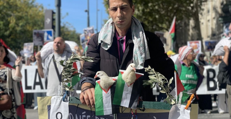 Paris'te Gazze İçin Gösteri Düzenlendi