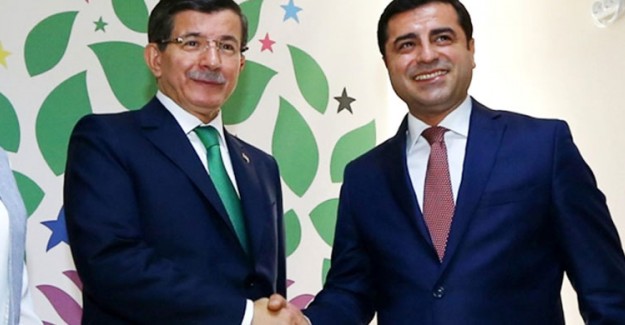 Parti Kuracağı Konuşulan Ahmet Davutoğlu'ndan Selahattin Demirtaş Açıklaması