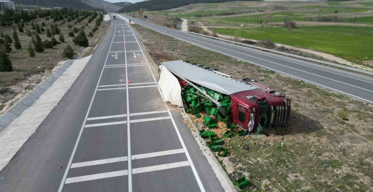 Patates Yüklü Tır Devrildi: 3 Yaralı