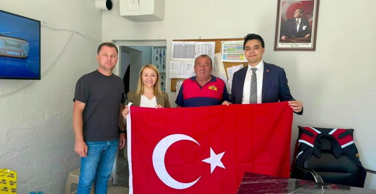 Pazaryeri'nde esnafa Türk bayrağı dağıtıldı