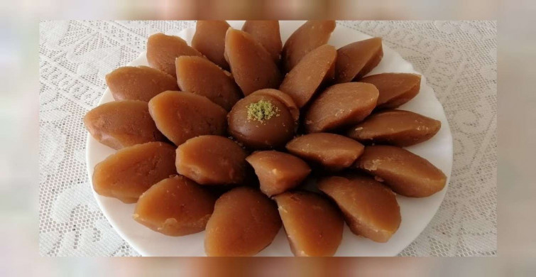 Pekmezli un helvası tarifi : en güzel ve lezzetli pekmezli un helvası nasıl yapılır? Pekmezli un helvası malzemeleri ve pratik tarifi