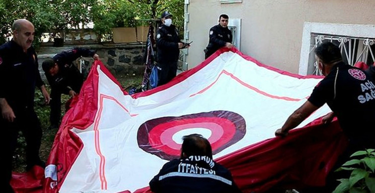 Pencereden Atlamak İsteyen Annesini Son Anda Kurtardı!