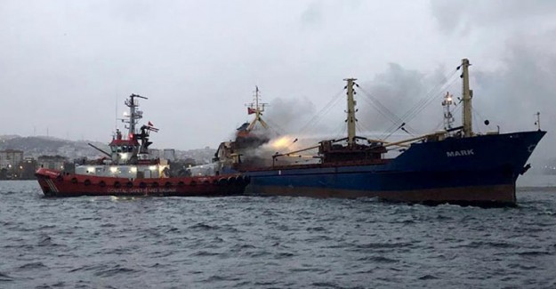 Pendik Açıklarındaki Gemide Yangın Çıktı, Müdahale Sürüyor