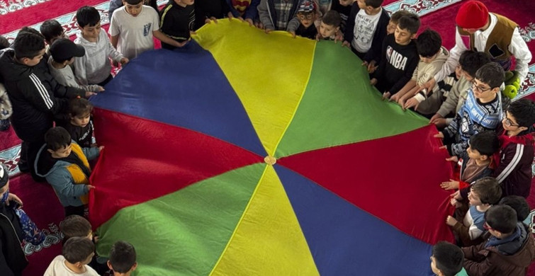 Pendik'te Cami-Çocuk Şenliği Düzenlendi