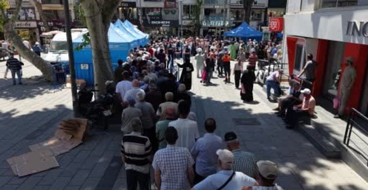 Pendik'te Muharrem ayı bereketi: 20 bin kişiye aşure ikram edildi