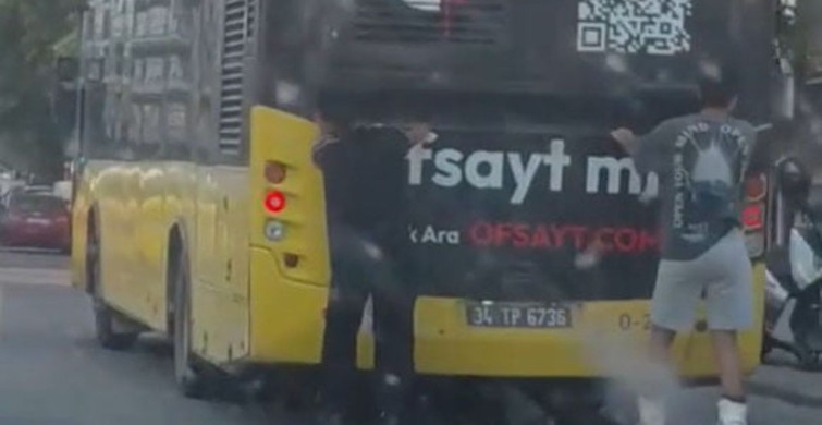 Pendik'te patenli iki gencin trafikteki ilginç yolculuğu kamerada