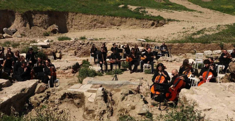 Perinthos Tiyatrosu 2000 Yıl Sonra Yeniden Sanatla Buluştu