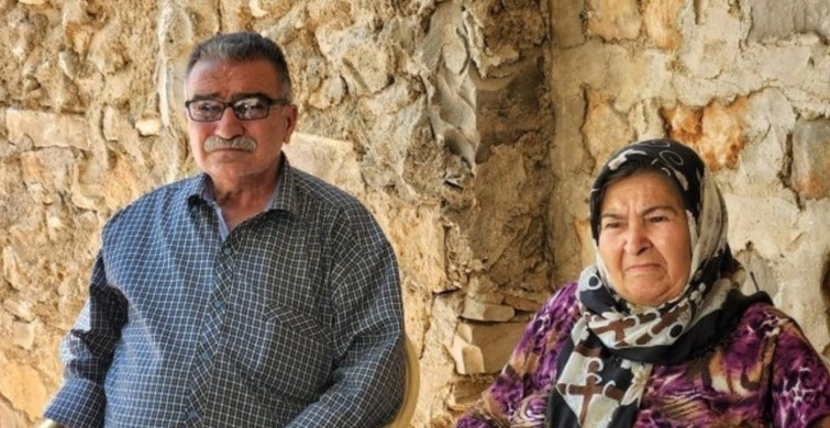 PKK/YPG terör örgütlerinin ellerinden kaçmayı başaran on binlerce sivil vatandaş köylerine geri dönüyor! Afrin'li çift vatanlarına dönmenin mutluluğunu yaşadı!