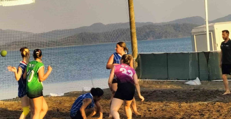 Plaj hentbolu Köyceğiz'de tüm heyecanı ile devam ediyor