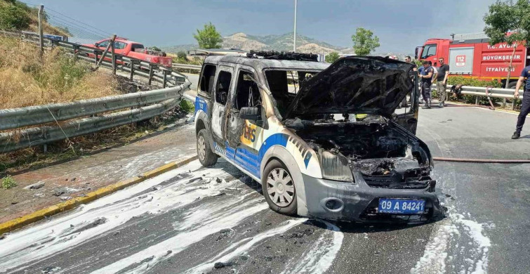 Polis aracı Aydın'da yangına teslim oldu