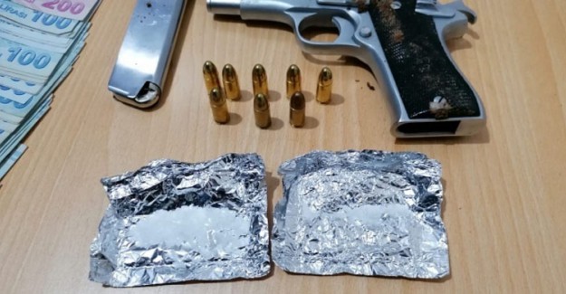 Polis Ekipleri Şüphelendi, Üzerinden Uyuşturucu Çıktı